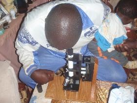 Solar-powered microscope